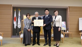 坂元昇さん(68期)が川崎市立看護大学初の名誉学長・名誉教授の称号を授与されました【新聞掲載情報追加】